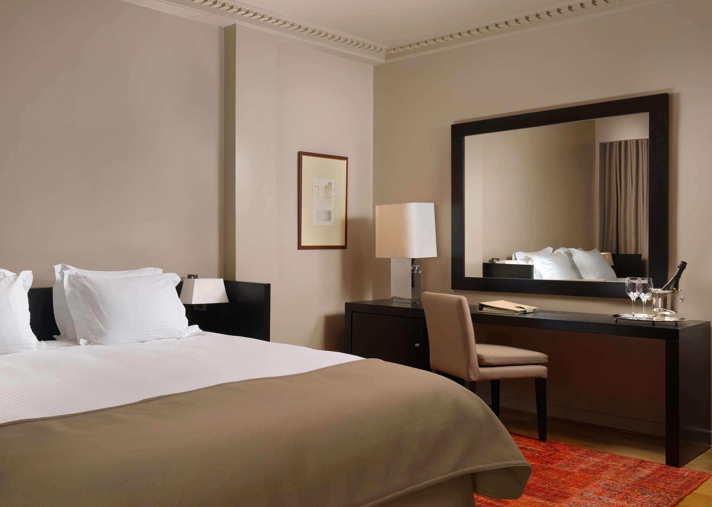 Njv Athens Plaza Hotel Ruang foto A bedroom at the hotel