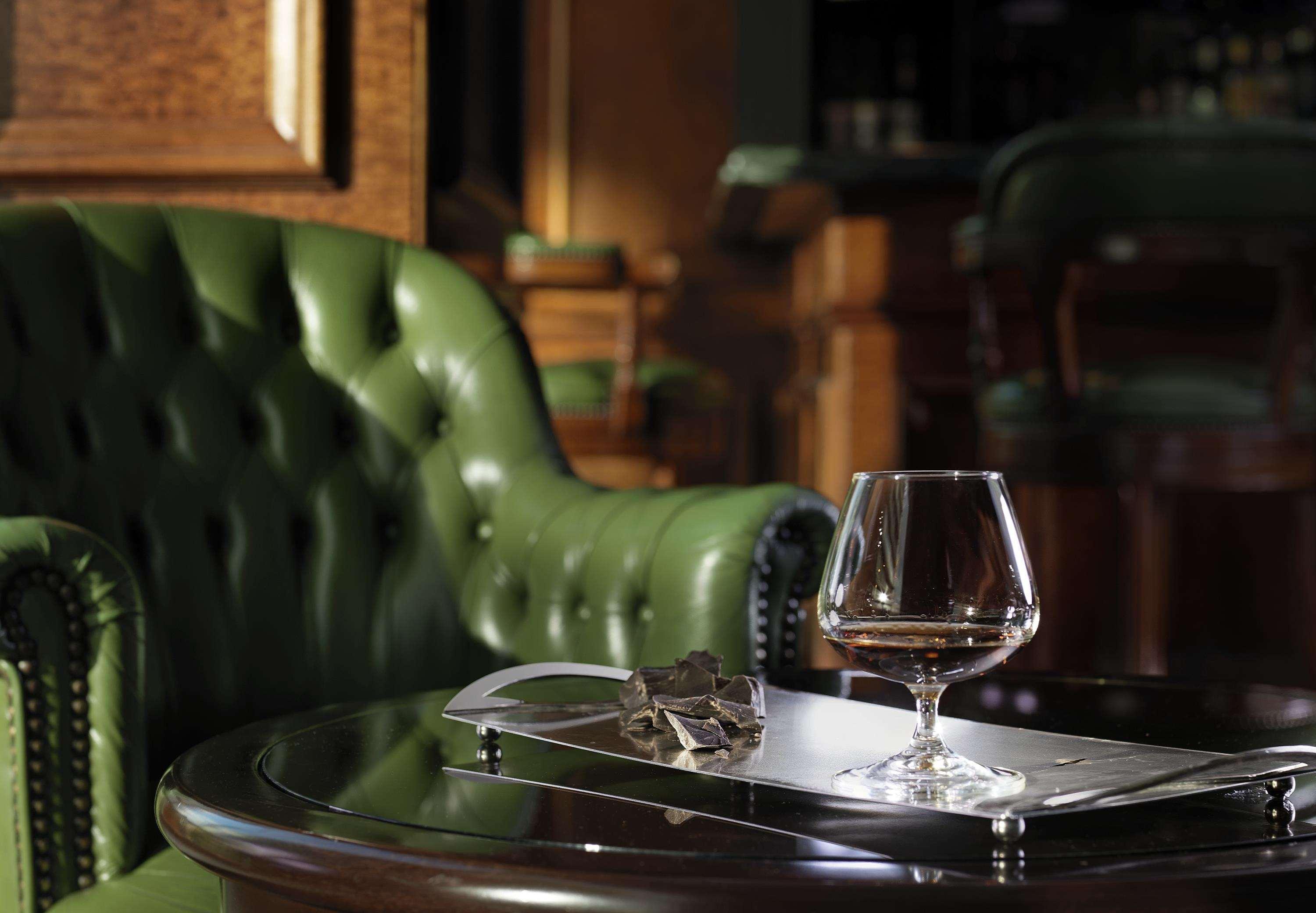 Njv Athens Plaza Hotel Restoran foto A cognac glass