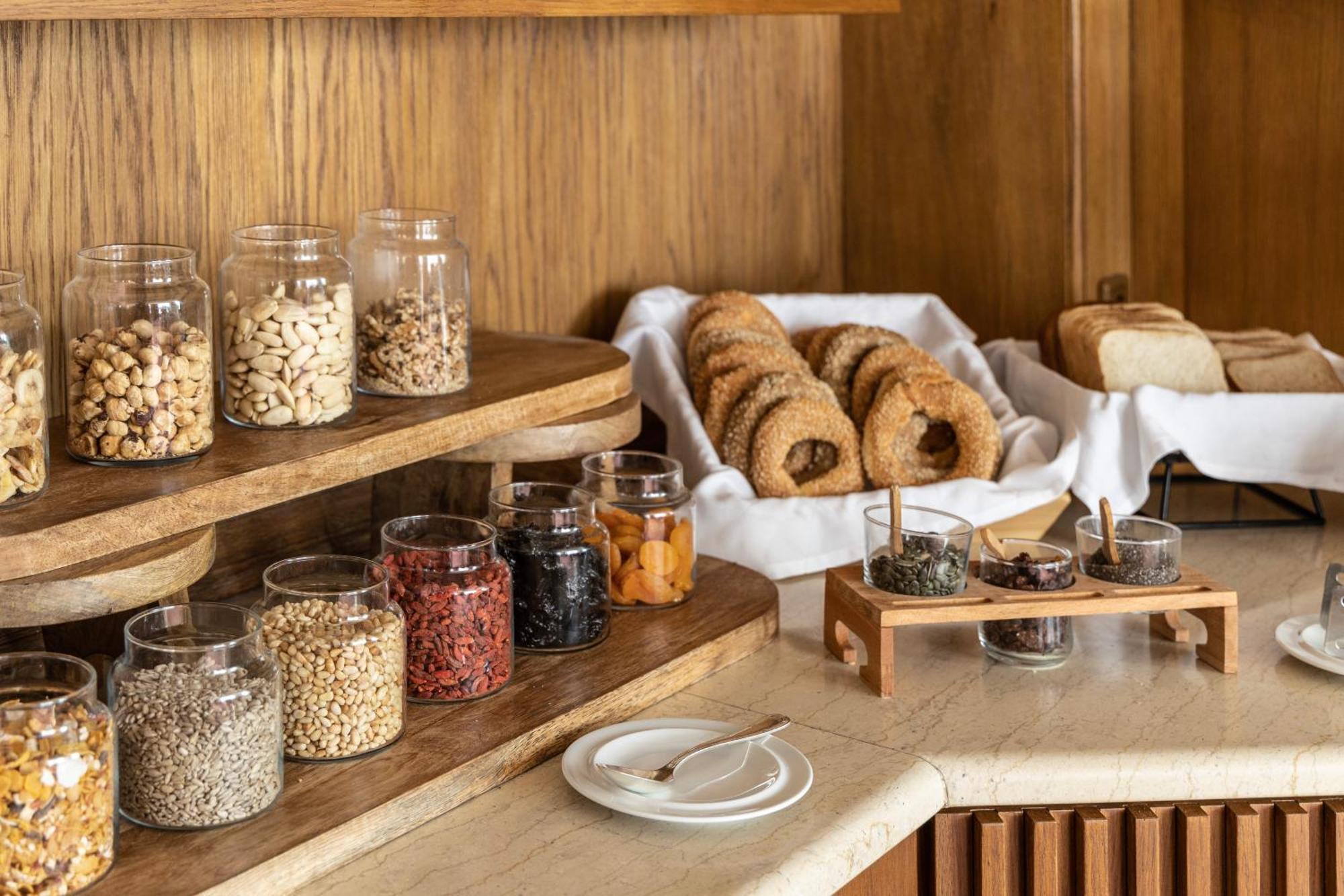 Njv Athens Plaza Hotel Bagian luar foto A breakfast buffet